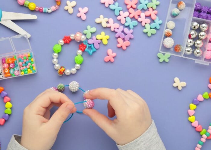 Bracelet Making | Fabricación de Brazaletes