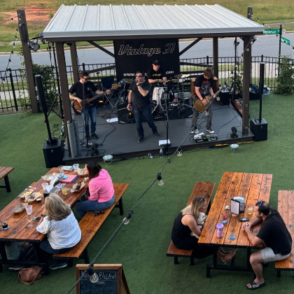 Live Music ft. Roger Leonhardt of String Theory