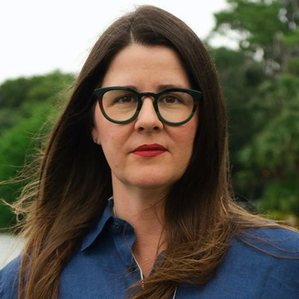 KRISTEN ARNETT: Mostly Dead Things (2019)