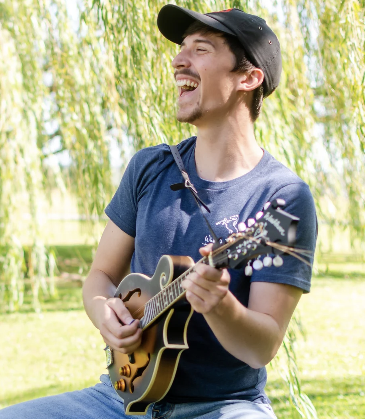 LIVE MUSIC: Andrew Magruder
