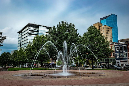Lexington Kentucky Scavenger Hunt: Giddyup on Lexington's Main Street