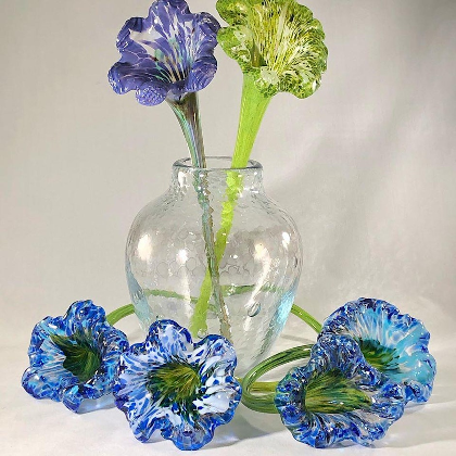 Make you both 'Warm' and thoughtful for Flowers starting date night