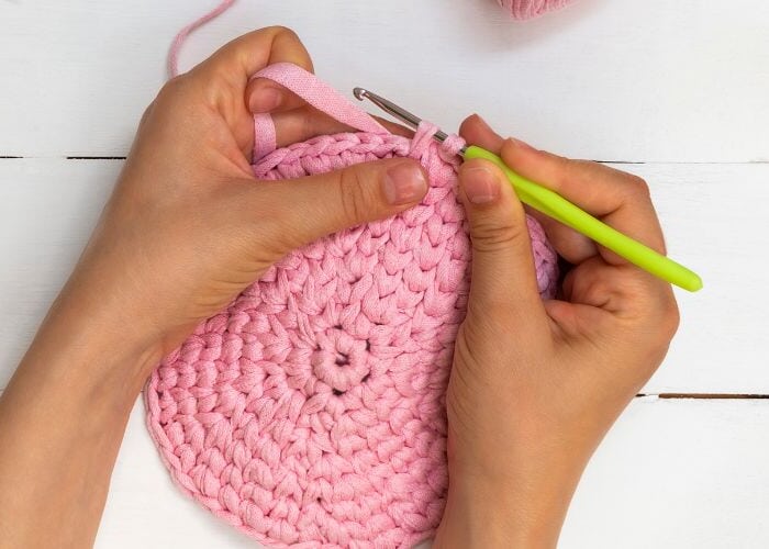 Maker Thursdays! Crochet 101 / ¡Jueves de Creadores! Crochet 101