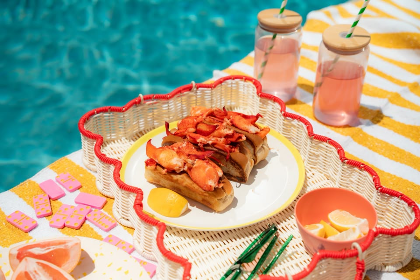Cousins Maine Lobster at McMahan Plaza