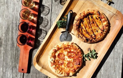 Sunset Fridays: Vino-Views & Pizzas