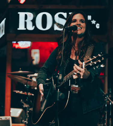 Macelyn Batten on the inside stage