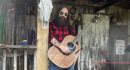 LIVE MUSIC: Damian Allen