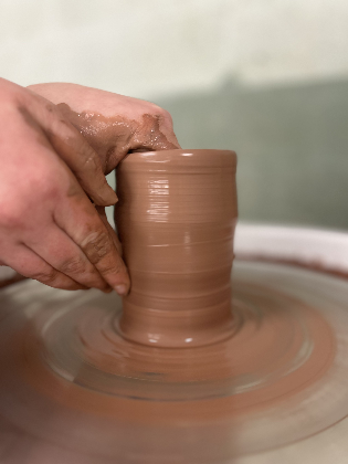Make Your Own Ceramic Vase on the Wheel