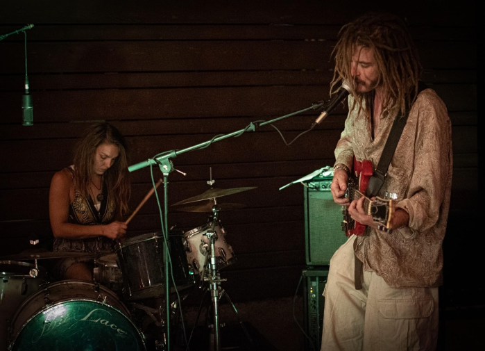 Shü Lace (Free Show)