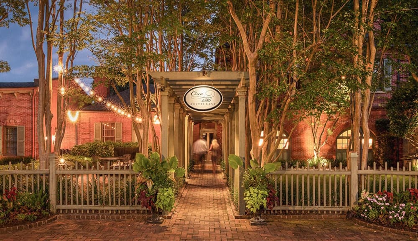 Every Inch a Gentleman: A Revolutionary-Era Dinner with Storyteller Tim Lowry