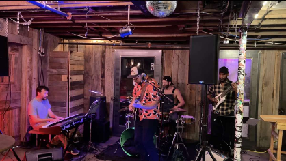 FREE Patio Show: Wrealist