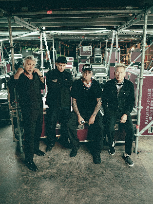 SEX PISTOLS (Steve Jones, Paul Cook, Glen Matlock) featuring Frank Carter